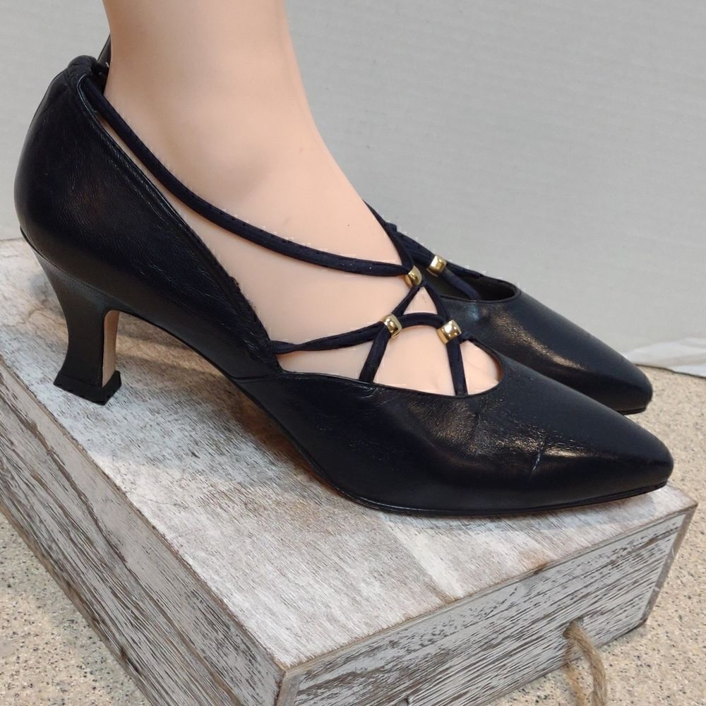 👍Caressa Vintage New Shoes Navy Size 8.    A7